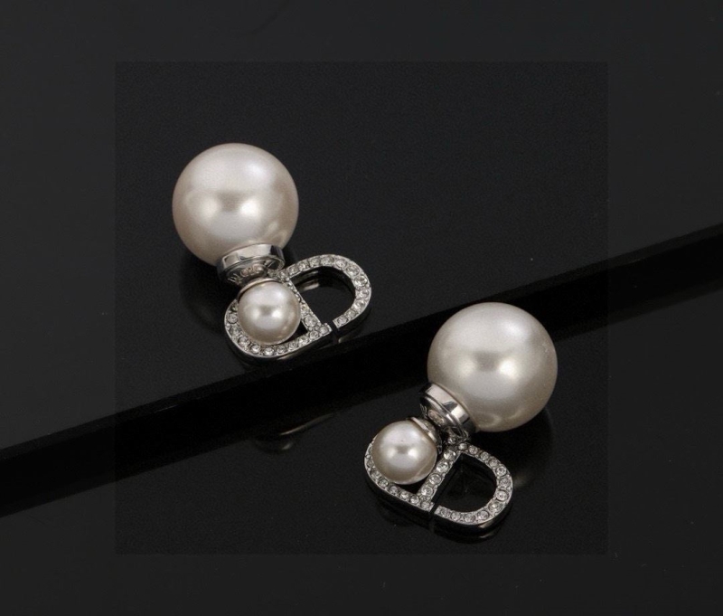 chr1st1an D10r earrings
